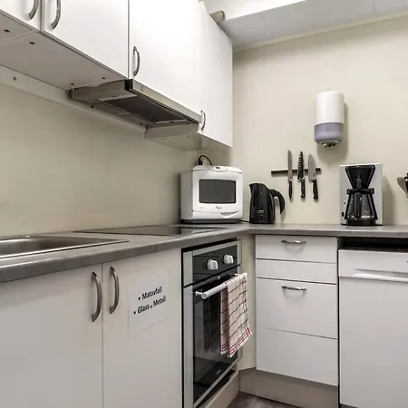 Apartment 1-roms Med Felles Bad, Stue Og Kjokken *